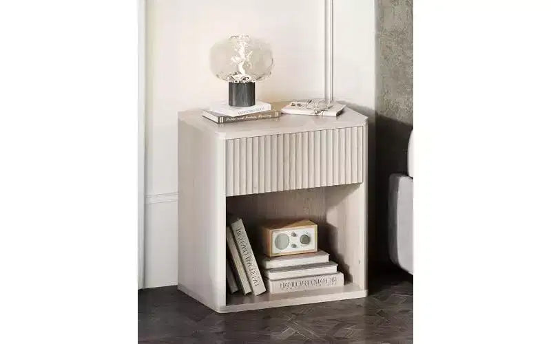 Comodino, Comodino in Legno con Cassetto e Ripiano Aperto, Comodino Scanalato per Camera da Leto, Comodino di Metà Secolo